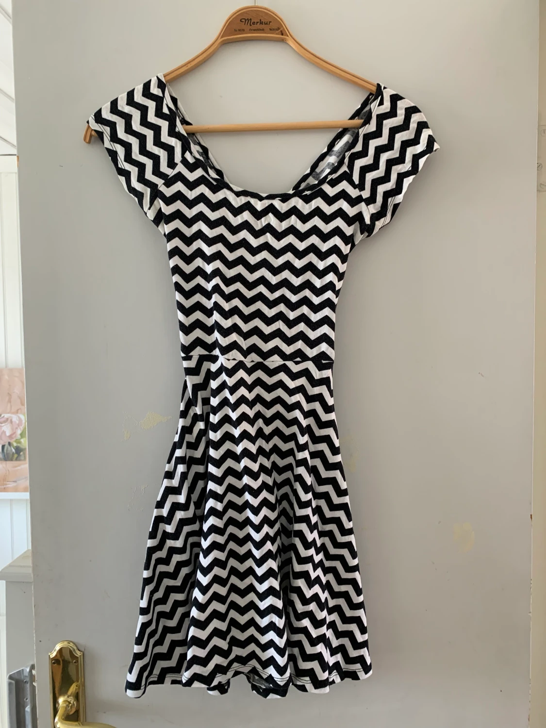 Klänning med korsrygg