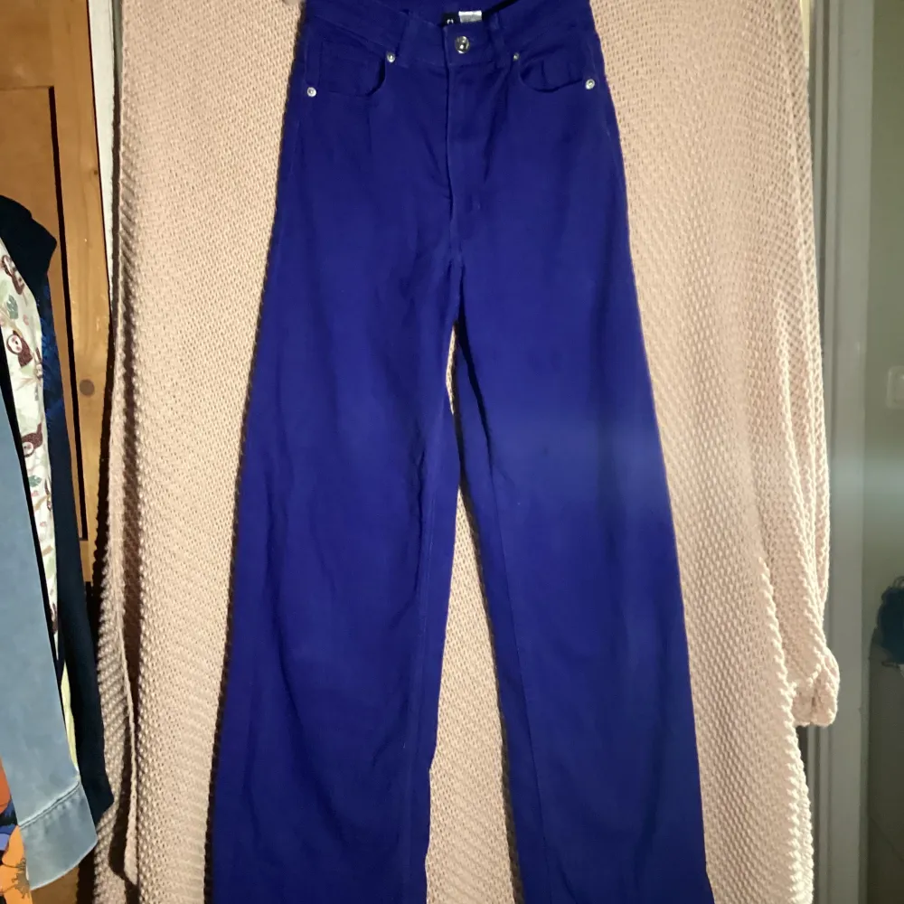 High waist blå jeans 👖 använda ett par få tillfällen . Jeans & Byxor.