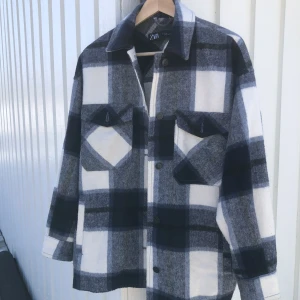 zara jacka  - fin jacka som inte kommer till användning längre 💙 