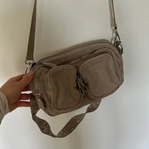 Väska - Väska från ginatricot i super fint skick. Använd en gång🤎 