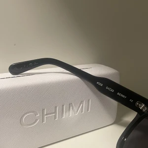 Chimi 08 Berry - Fina chimis, påse, hårt fodral och putsduk följer med. Hör av dig om du har några frågor eller funderingar