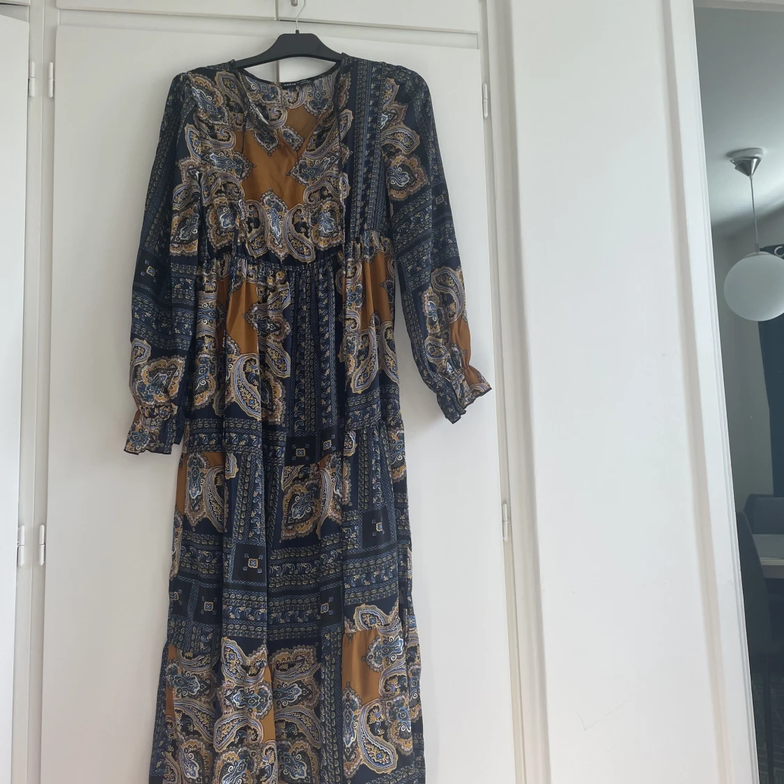 Mönstrad maxi-klänning - 90