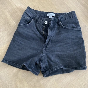 Jeansshorts  - Säljer dessa jeansshorts