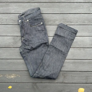 Filippa K - FILIPPA K jeans i Klassiska blå färg 🫶 rak modell. Skiv vid funderingar och mått