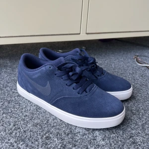 Oanvända Nike skor - Oanvända. Ganska liten i storleken, skulle kunna passa 36 också 