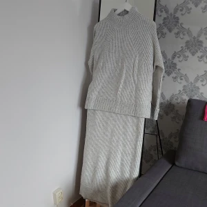 2 del set kjol tröja - Stickat sätt tröjs och kjol. Pernilla Wahlgrens kollektion. Köpt i Ullaref