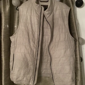 Oscar Jacobsson linne väst  - Bra skick!! Storlek 50, passar mig som har M. 