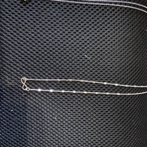 Tre silver smycken - Tre silver smycken i nyskick, alla för 50 kr