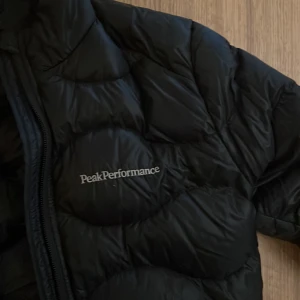 Peak performance jacka🥰 - Jag säljer min jätte fina peak performance jacka! Den är i väldigt bra skick, kom privat för fler bilder och frågar💗💗