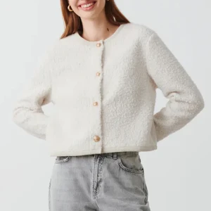 Gina Tricot jacka - Jacka från Gina Tricot i storlek S som jag endast använt en gång, superbra skick. Känner att den tyvärr inte kommer till användning för mig.