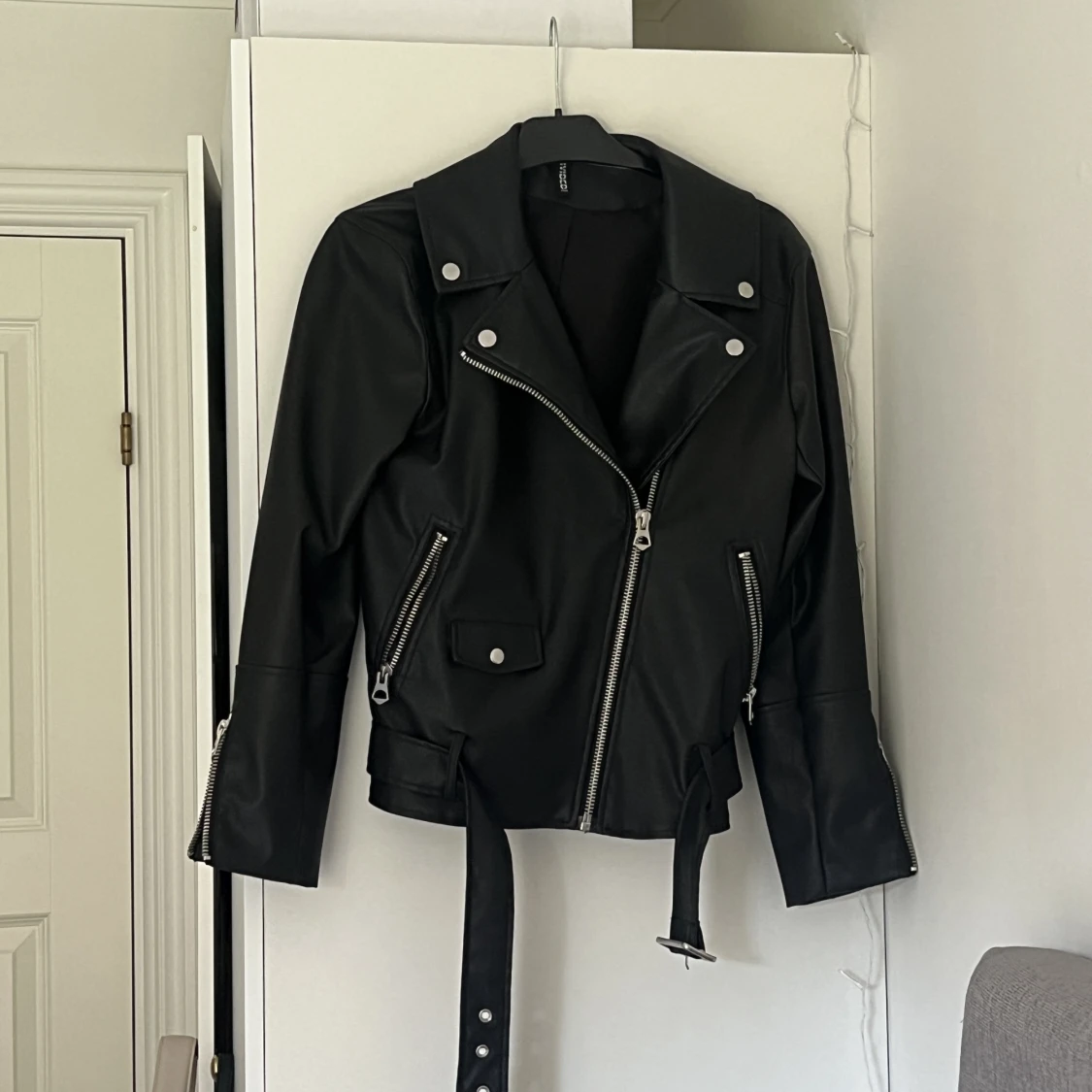Svart skinnjacka  - 90