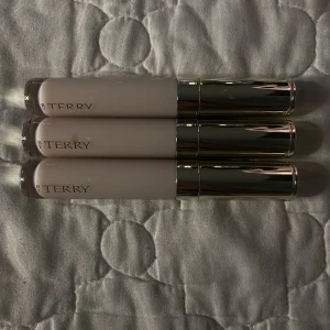 Läppglans By Terry - Jätte fint läppglans. 1 för 80. Alla 3 för 200 Nypris ca. 400kr. 