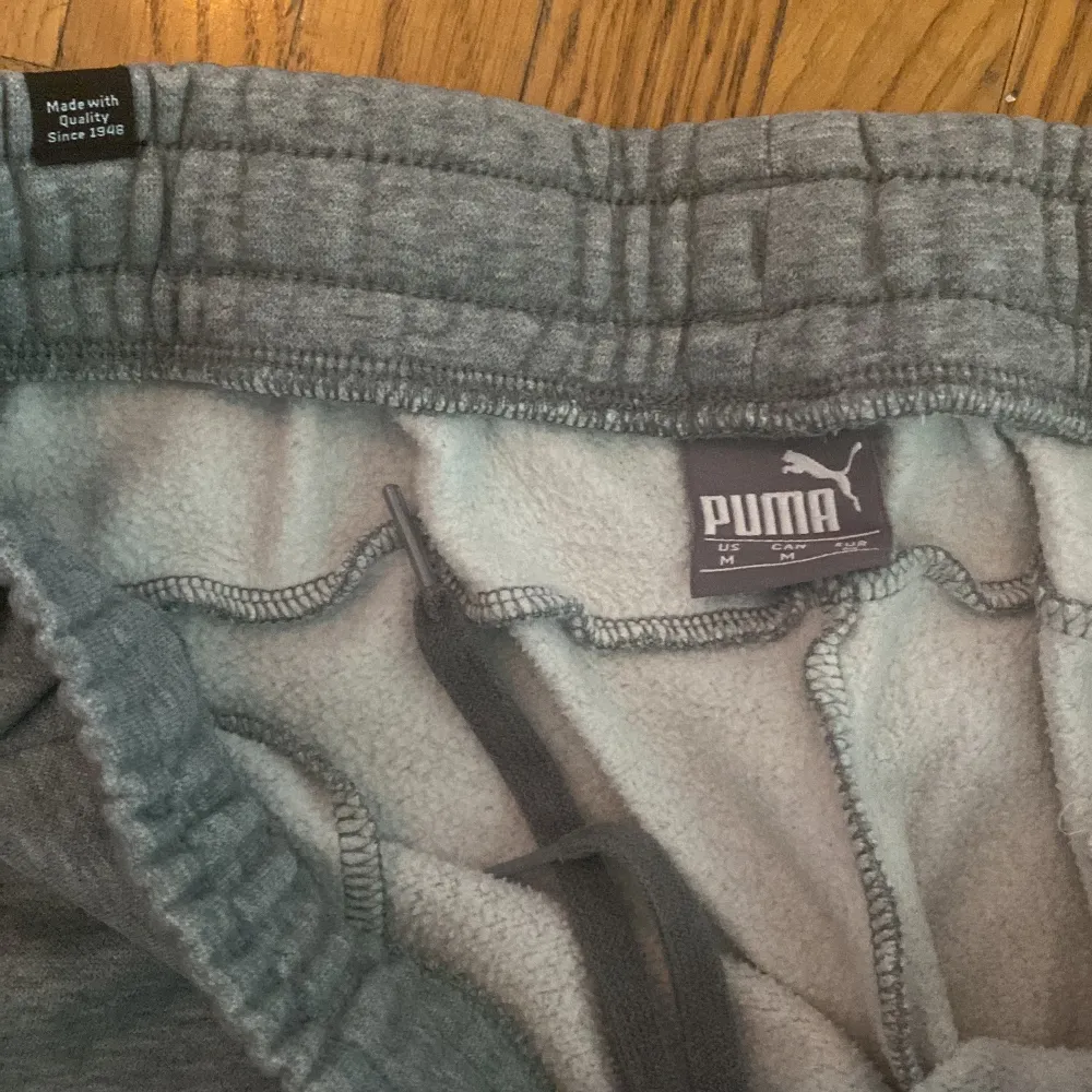 Fina puma mjukis byxor storlek m. Skriv vid frågor (köparen står för frakten). Jeans & Byxor.