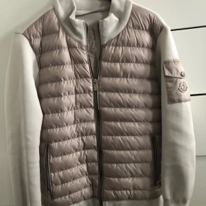 Moncler  - Moncler Kofta, Frågor besvaras i Dm!
