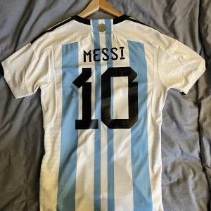 Lionel Messi Argentina hemmaställ  - Fint skick, inte använd så mycket.