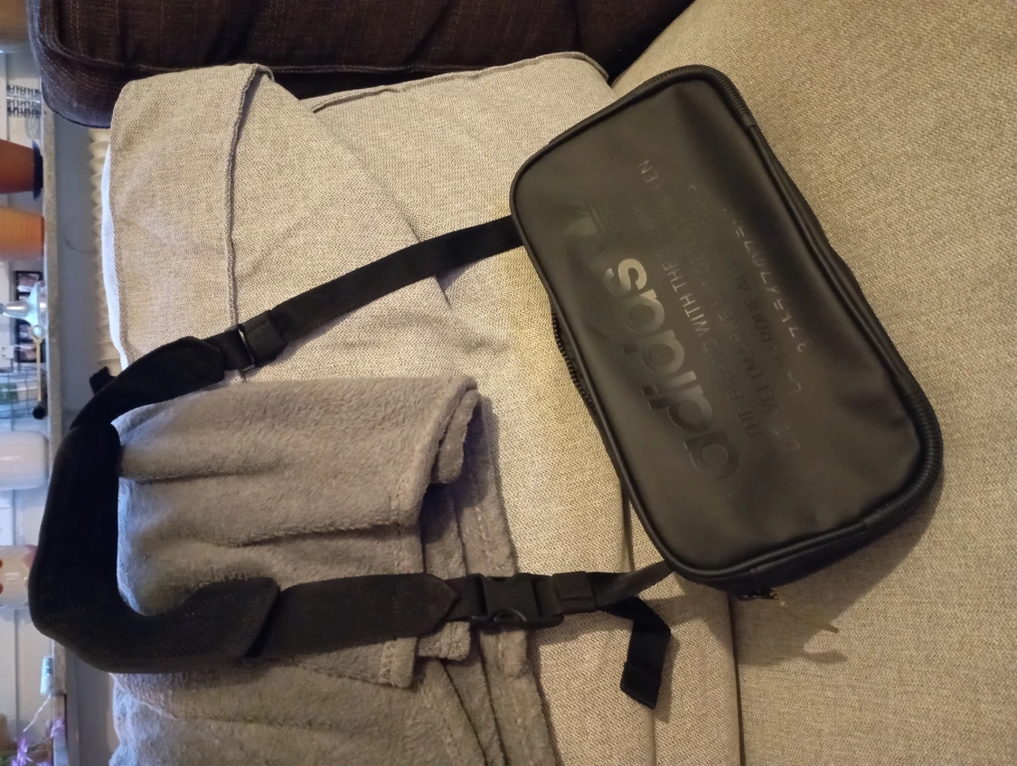 Adidas crossbody väska 