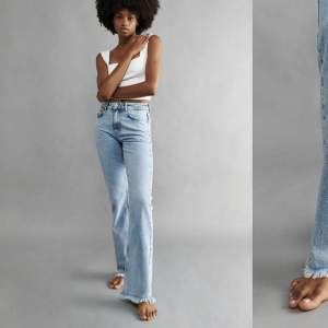 Säljer ett par fina blå jeans från Gina 💖dom är långa i benen och mid/low waist. Dom är slutsålda på hemsidan