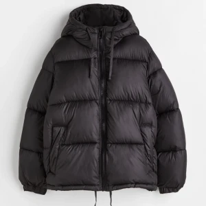 Jacka - Populär slutsåld jacka från hm, jättebra skick☺️Skriv om du vill ha fler bilder