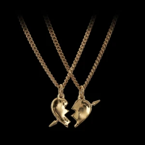 You and me Necklace - INTRESSEKOLL på mitt jättefina You and Me halsband i guld från Maria Nilsdotter🤩Skriv för fler bilder eller frågor!