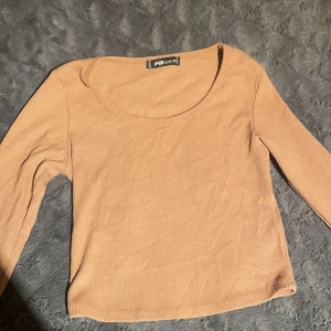 tröja  - fin beige/ brun tröja från new yorker, inte anvönd ofta ❤️kom privat för fler bilder ❤️