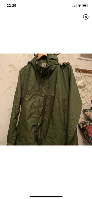 Vintage regnjacka Tenson - Schysst vintage 80-tals jacka från Tenson i väldigt fint skick. Viss flagning förekommer på vissa delar av fleece färgen men materialet är som nytt. Storlek L.