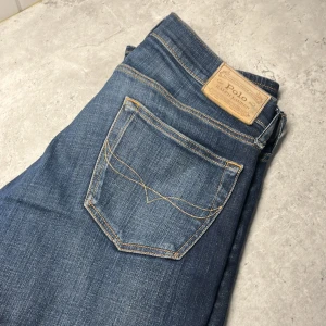  Ralph Lauren jeans  - Snygga Jeans som är i bra skick passformen på dem är riktigt Nice ny pris på dem är 1599