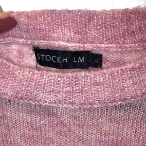 Söt stickad tröja från Stockholm LM, superfin och i bra skick! Pris kan diskuteras🎀