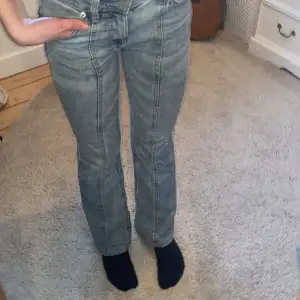 Fina bootcut jeans från new yorker (fb sister), bekväma! Strl xs men har tagit bort lite typ eftersom det var för korta men har kvar tyget och kan skicka med det! Mycket bra skick. Postar endast!☺️
