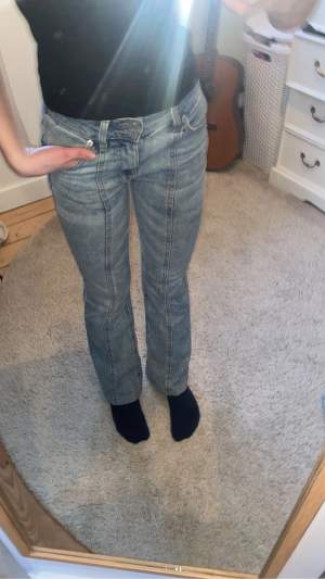 Fina bootcut jeans från new yorker (fb sister), bekväma! Strl xs men har tagit bort lite typ eftersom det var för korta men har kvar tyget och kan skicka med det! Mycket bra skick. Postar endast!☺️