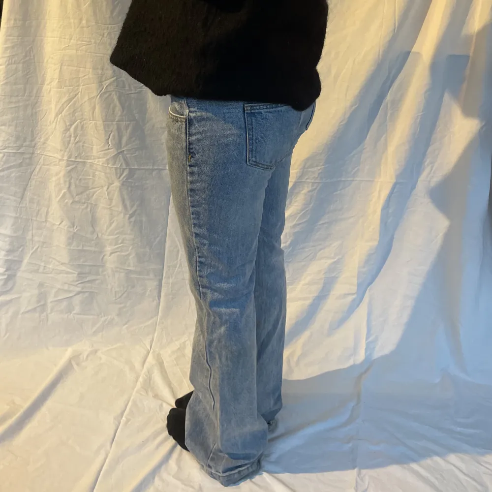 Brandy mellvile jeans, one size, lite långa på mig som är 164 cm. Jeans & Byxor.