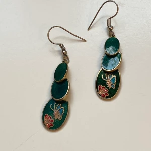 Vintage örhängen  - Vackra emaljerade örhängen 