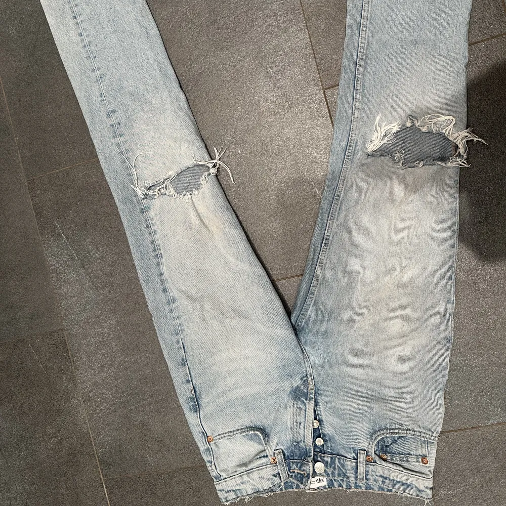 Jeans med fin passform. Bra skick och är låg/mid waist. Jeans & Byxor.