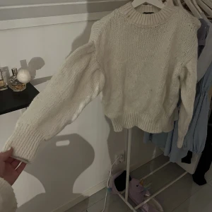 Stickad tröja❣️ - En fin stickad tröja❣️ Tvättas såklart innan jag postar. Pris kan diskuteras 
