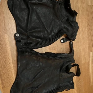 Rid chaps - Säljer ett par fina rid chaps i storlek s knappt använda