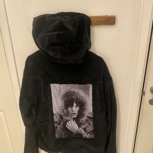 Limitato hoodie  - Den är något trasig men det går nog att fixa billigt!
