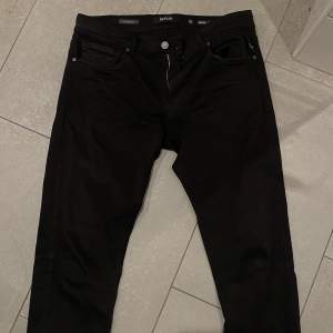 Jeans från Replay modell ”grover” straight fit. Mycket bra skick.  St 34. Nypris 1400kr.  