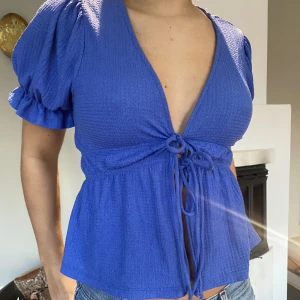 Topp - Blå topp. Nyskick. 