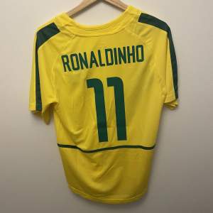 Sjukt snygg 2002 worldcup brazilien tröja med sjärnan Ronaldinho⭐️ storlek S priset kan diskuteras 