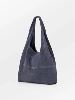 Mocka väska  - Jättefin stor mörkblå väska i mocka från BECK SÖNDERGAARD 😍  Rymmer jättemycket!! nyskick, endast använd 3-5 ggr. Nypris 1429kr    OBS färgen i verkligheten likast   färgen på första bilden  