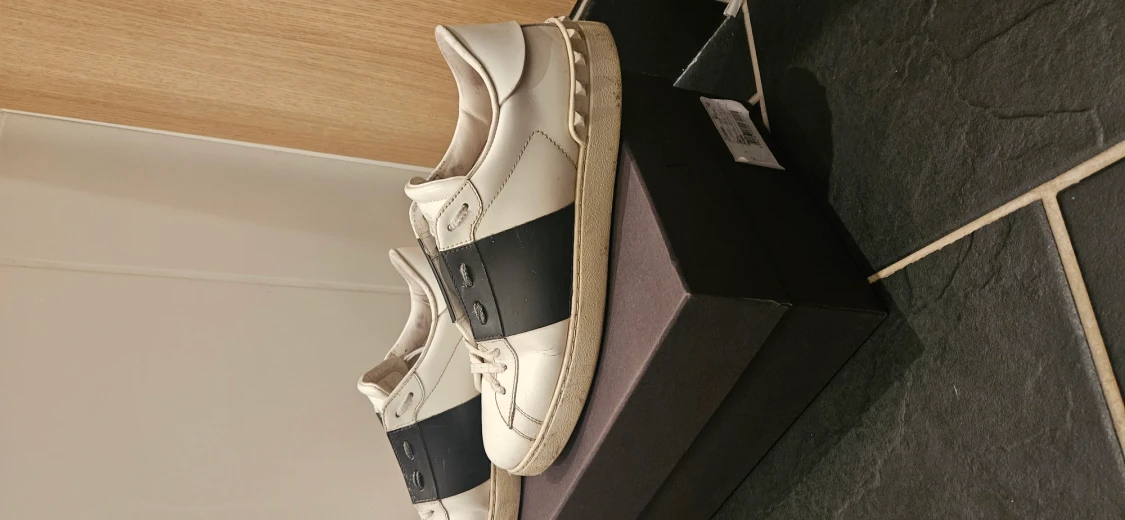 Valentinos open sneaker