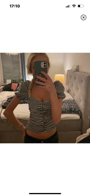 Blus - Snygg blus från mango! Som inte längre säljs!💟 