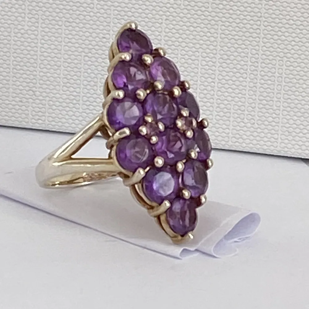 New Silver Amethyst Ring uk Q   A stunning new Amethyst silver ring that features a calming and purifying energy for one’s soul.  elegantyetstylish@outlook.com . Övrigt.