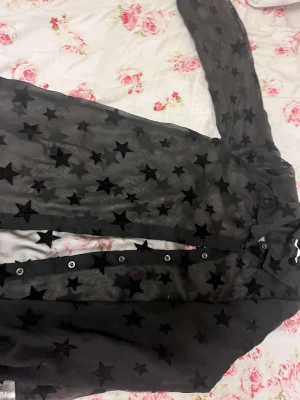 genomskinlig stjärnig skjorta - en genomskinlig stjärnig skjorta passar mycket för stockholm stil möts upp i stockholm endast