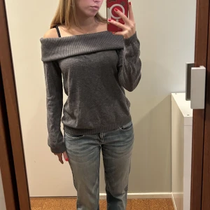 Stickad off-shoulder - Stickad off-shoulder i storlek S. 🩶 skriv för fler bilder!