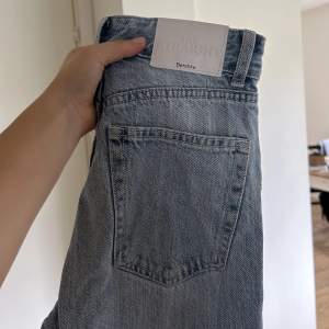 Super snygga BERSHKA jeans i rak modell! Bra kvalite, billigt pris. 
