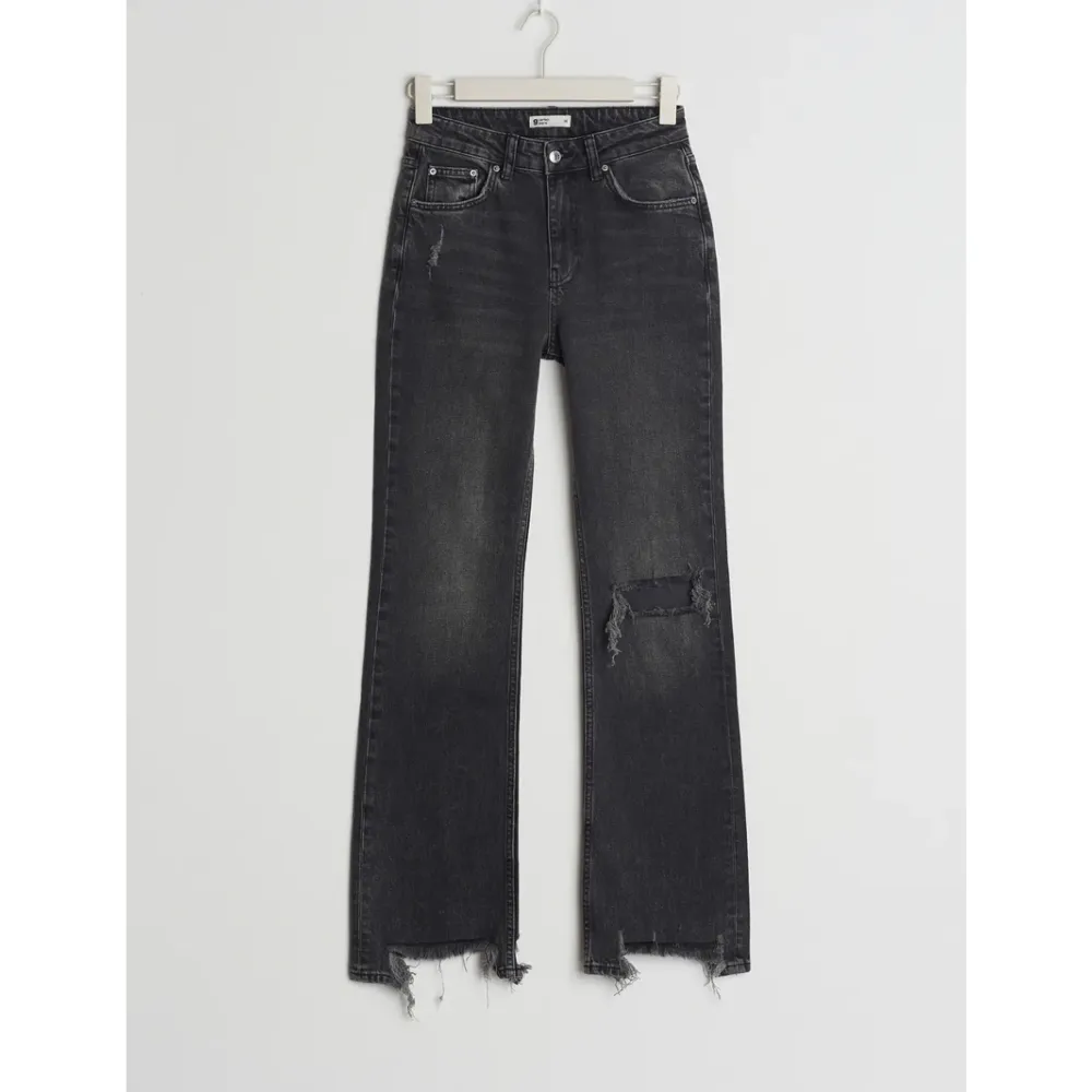 Mid waist jeans ifrån Gina, jag säljer de för 200! 💕. Jeans & Byxor.