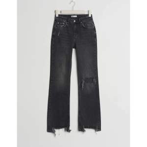 Mid waist jeans ifrån Gina, jag säljer de för 200! 💕