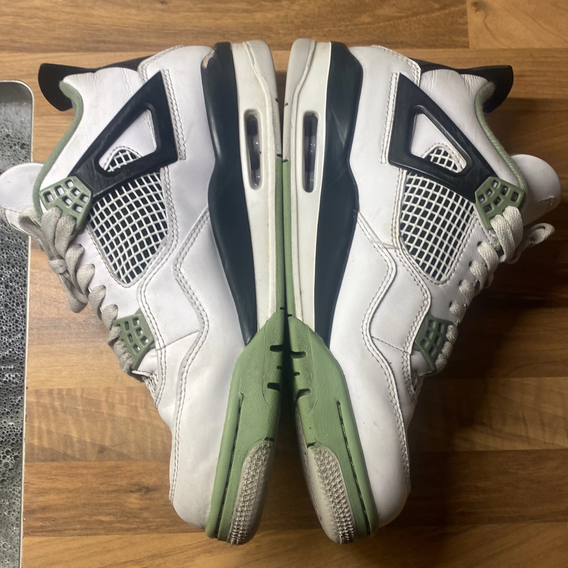 Jordan 4 olive green  - 90