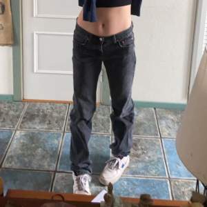 As snygga låg midjade jeans från Gina som tyvärr blivit förstora för mig. Hör av er vid frågor!💗💗