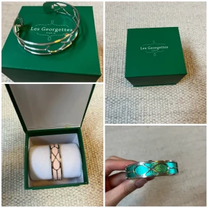 Armband - Säljer nu mitt armband från Les Georettes! Armbandet är formbart och kan töjas ut eller in och kan användas med eller utan band. Det är drygt 10 mm brett. Ett band medföljer pastellrosa på enasidan och skimrande turkos på andra. Armbandet är i nyskick!